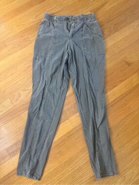 Old Navy women’s Gray Elastic-Waist Chinos